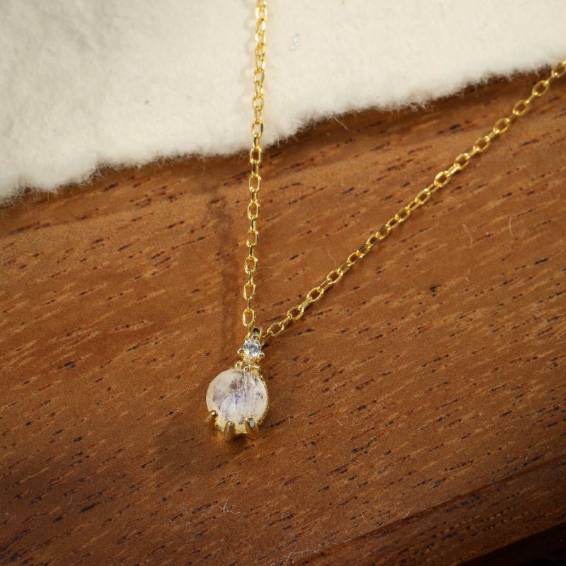 Offrir un Collier Pierre de Lune – Goutte Lumineuse, Argent Plaqué Or - Biloria