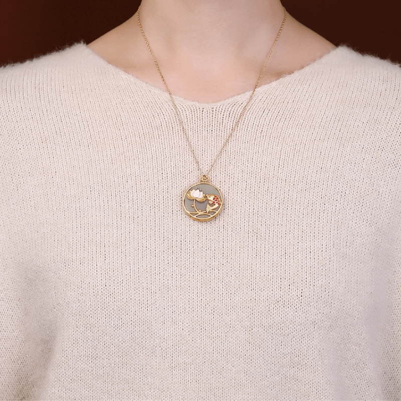 Pendentif Lotus Carpe Koï Jade Blanc – Chance et Sérénité - Biloria